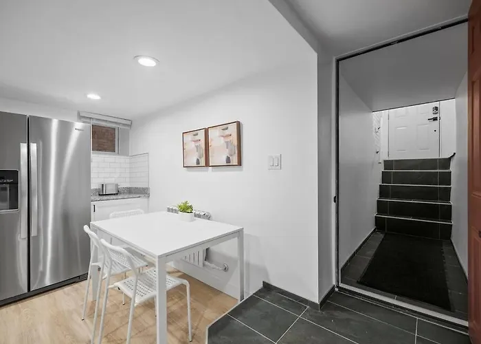 Shadyside, Pittsburgh, Modern And Quiet 1 Bedroom Unit1 With Free Parking Apartment Pittsburgh