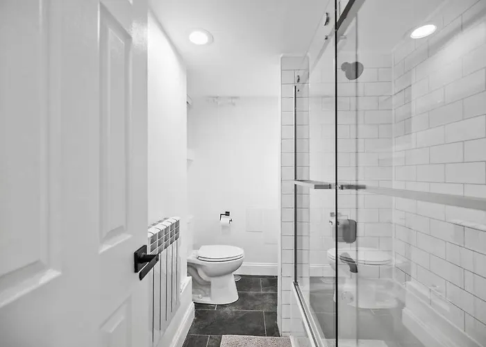 Apartment Shadyside, Pittsburgh, Modern And Quiet 1 Bedroom Unit1 With Free Parking